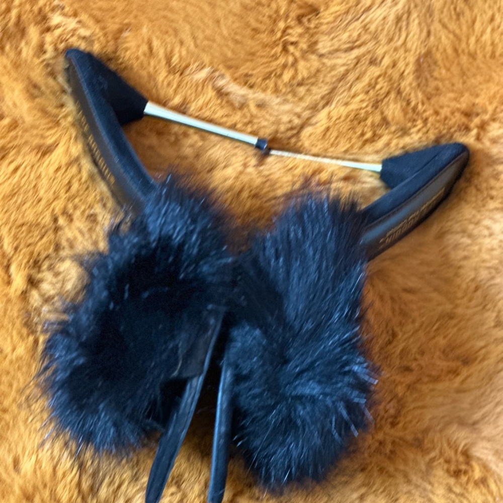 Cape Robbin, Fuji Fur Mules